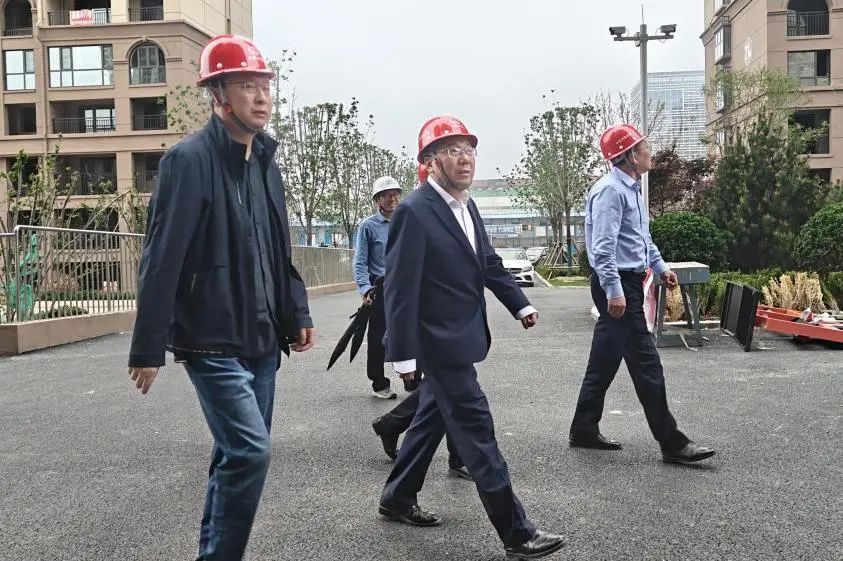 公司黨委書記、董事長李明華一行到煙臺項目、濰坊項目檢查指導工作.jpg