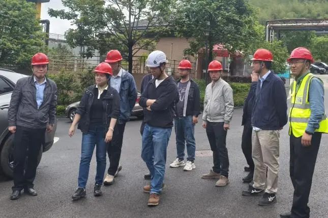 1752562870476238.jpg 福建海峽環(huán)保集團(tuán)股份有限公司黨委書記、董事長(zhǎng)徐婷一行到紅廟嶺項(xiàng)目檢查指導(dǎo)工作.jpg